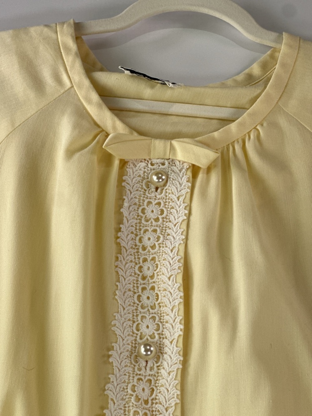 Styled By Saybury Vintage Nightgown Lace Trim Pearl Button Pastel Yellow Large - Picture 5 of 8